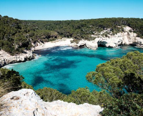 Découvrez l'eau turquoise des iles baléares lors de vos séjours sur-mesure avec Madrid Insólito.