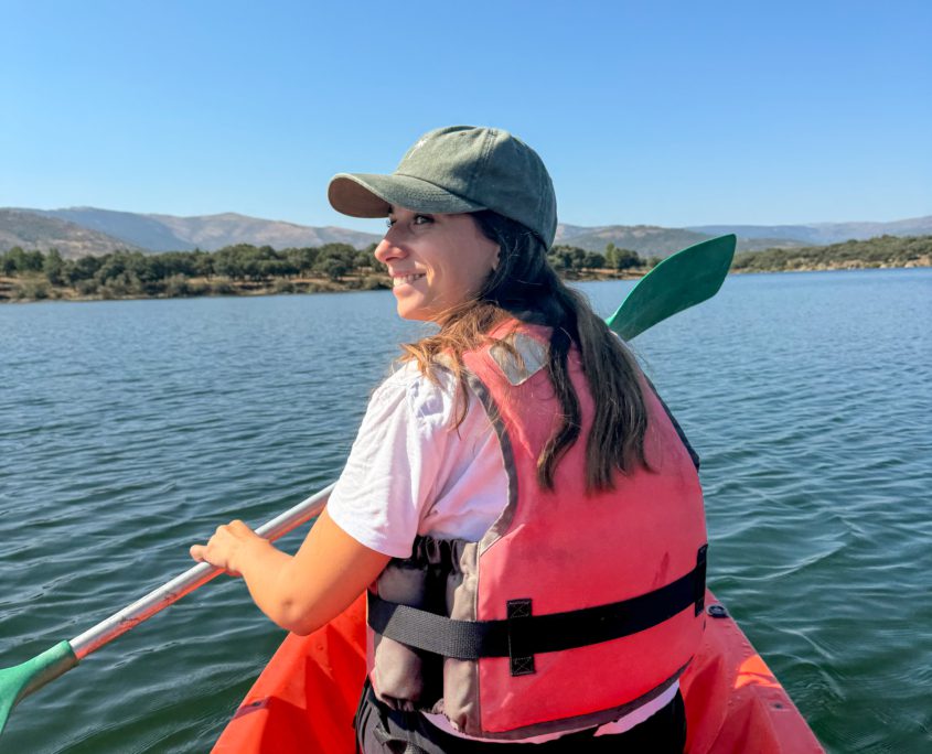 Kayak entre montañas