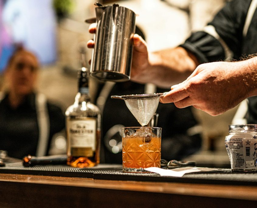 Taller de coctelería con un experto