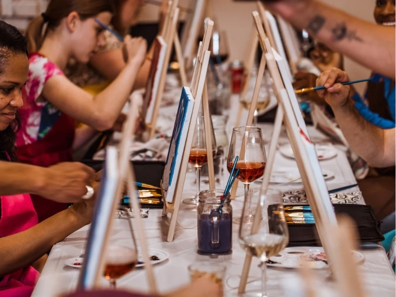Atelier de peinture et tapas pour un team building à Madrid