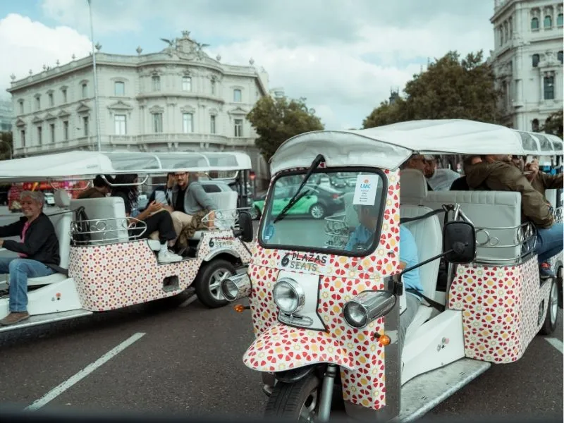 Rallye en tuk-tuk électrique dans Madrid pour un team building