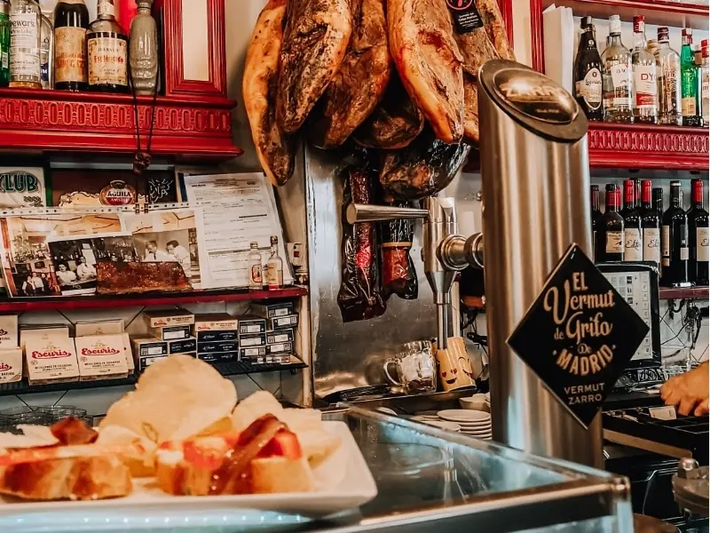 Tapas tour dans les bars traditionnels du Madrid historique