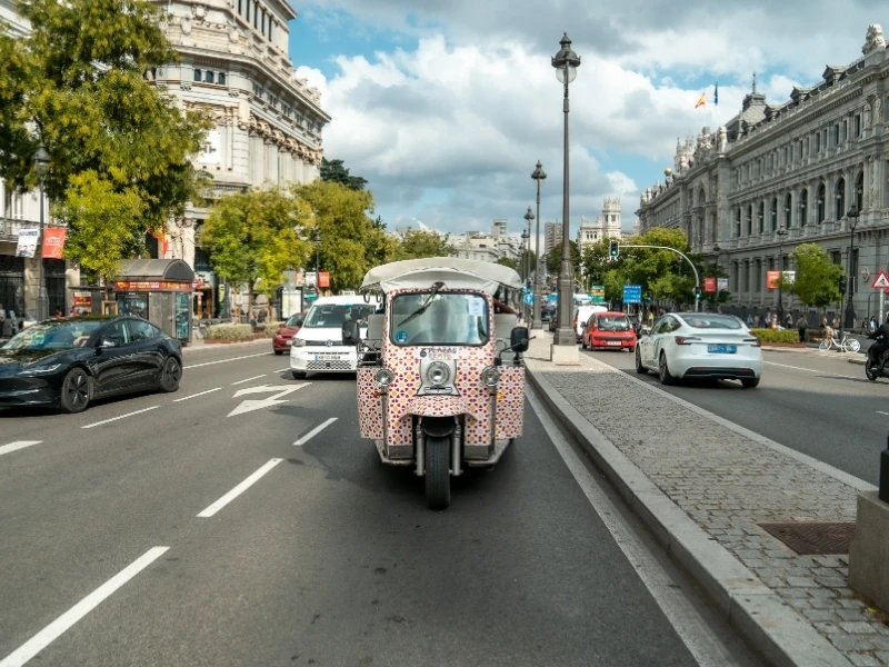 Visite panoramique guidée de Madrid en tuk-tuk électrique