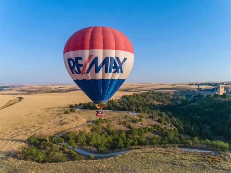 Vol en montgolfière au lever du soleil au-dessus de Ségovie