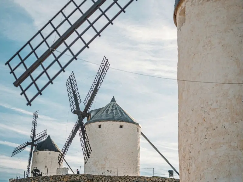 Moulins à vent de Consuegra sur les traces de Don Quichotte en La Mancha